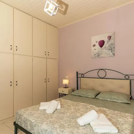 Apartment Fivos
